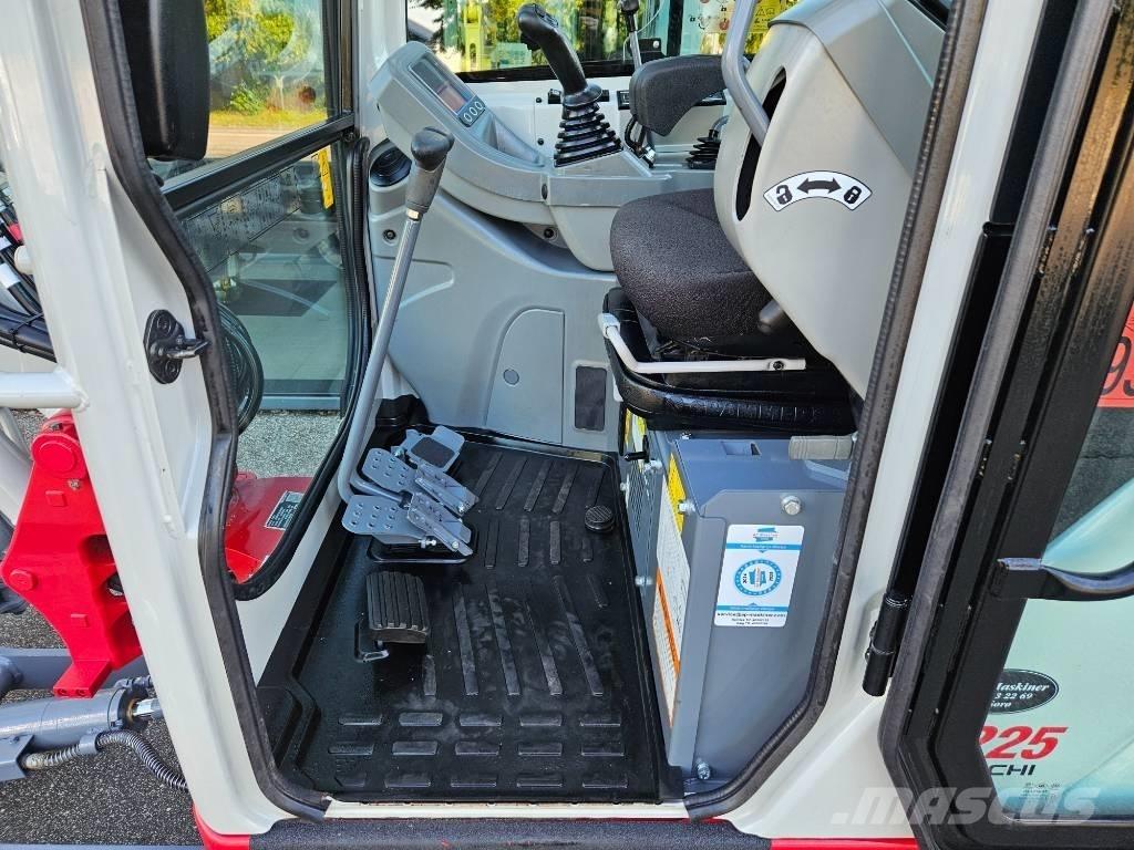 Takeuchi TB 225 小型挖掘机
