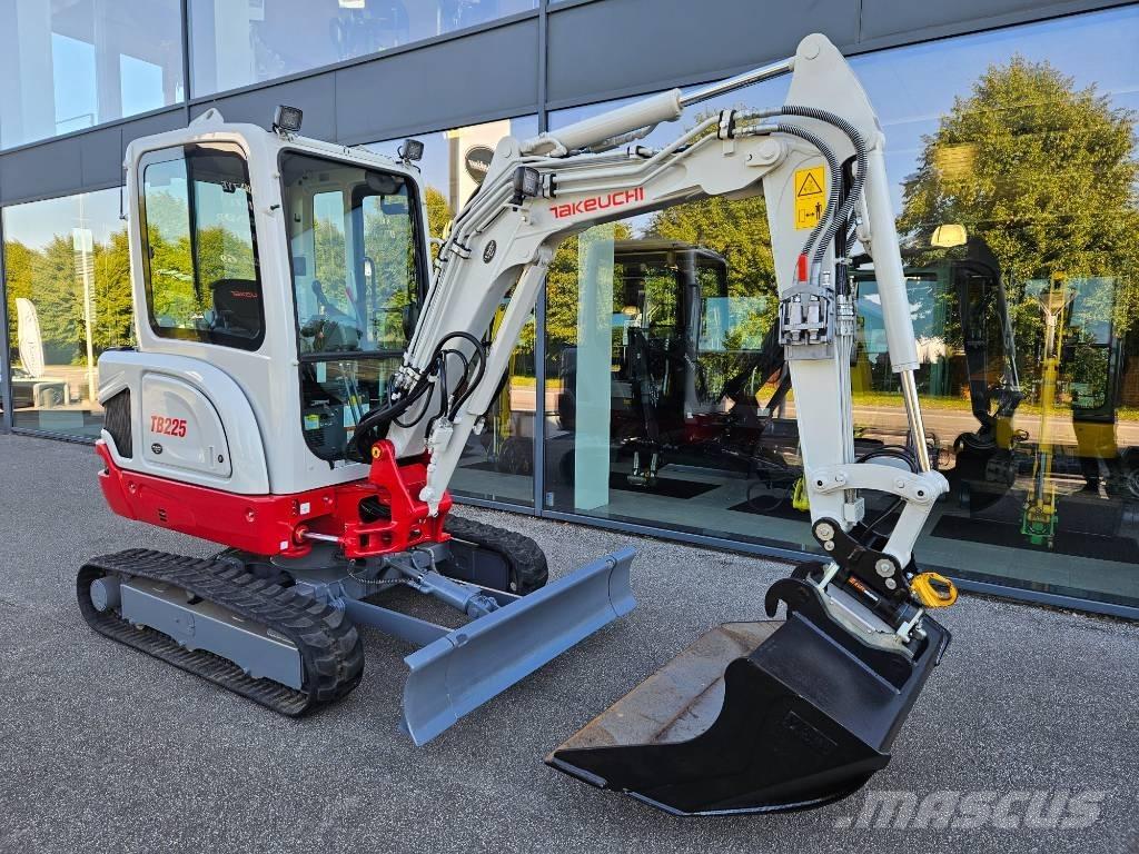 Takeuchi TB 225 小型挖掘机