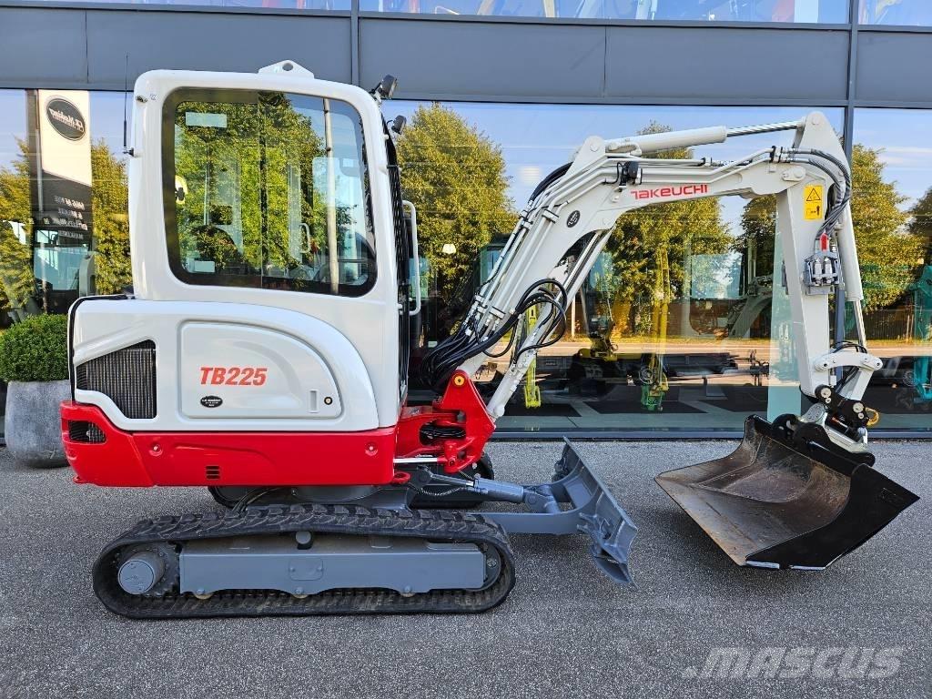 Takeuchi TB 225 小型挖掘机