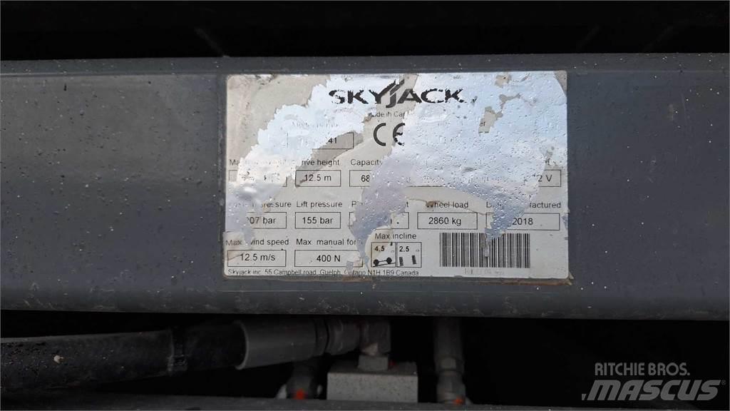 SkyJack 8841RT 剪叉式升降机