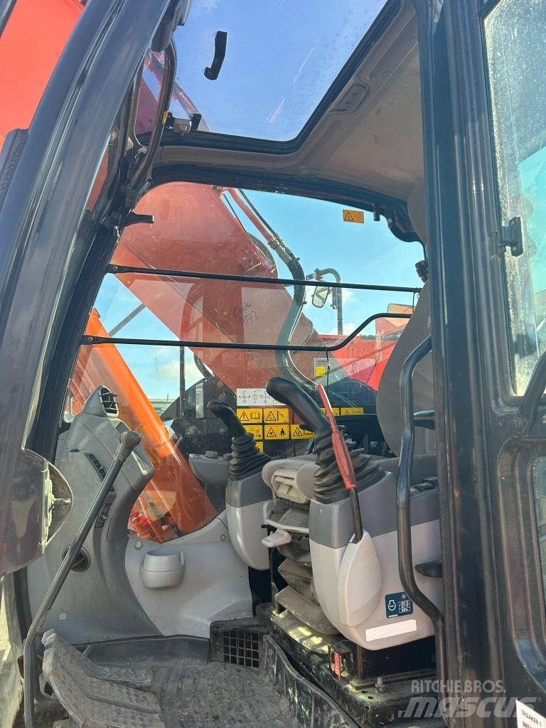 Hitachi ZX225 USLC-6 履带挖掘机