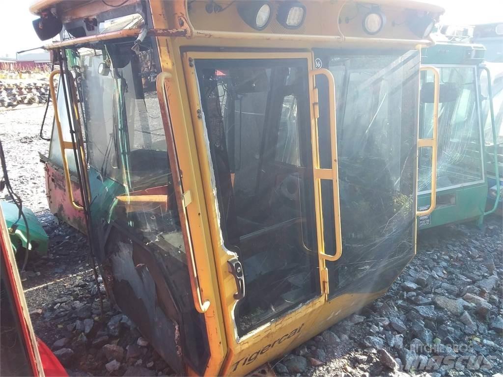 Tigercat 1075 驾驶室与内部