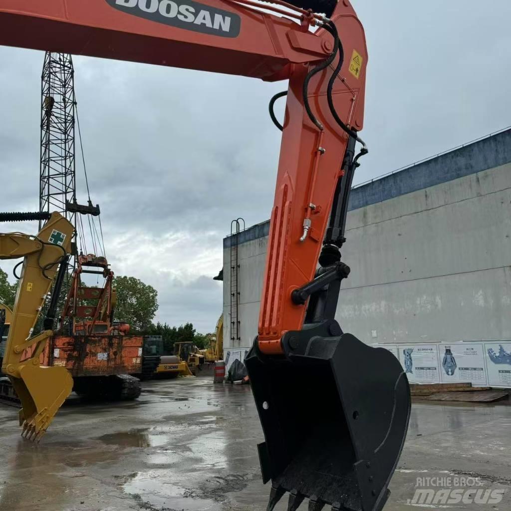 Doosan DX 225 LC 履带挖掘机