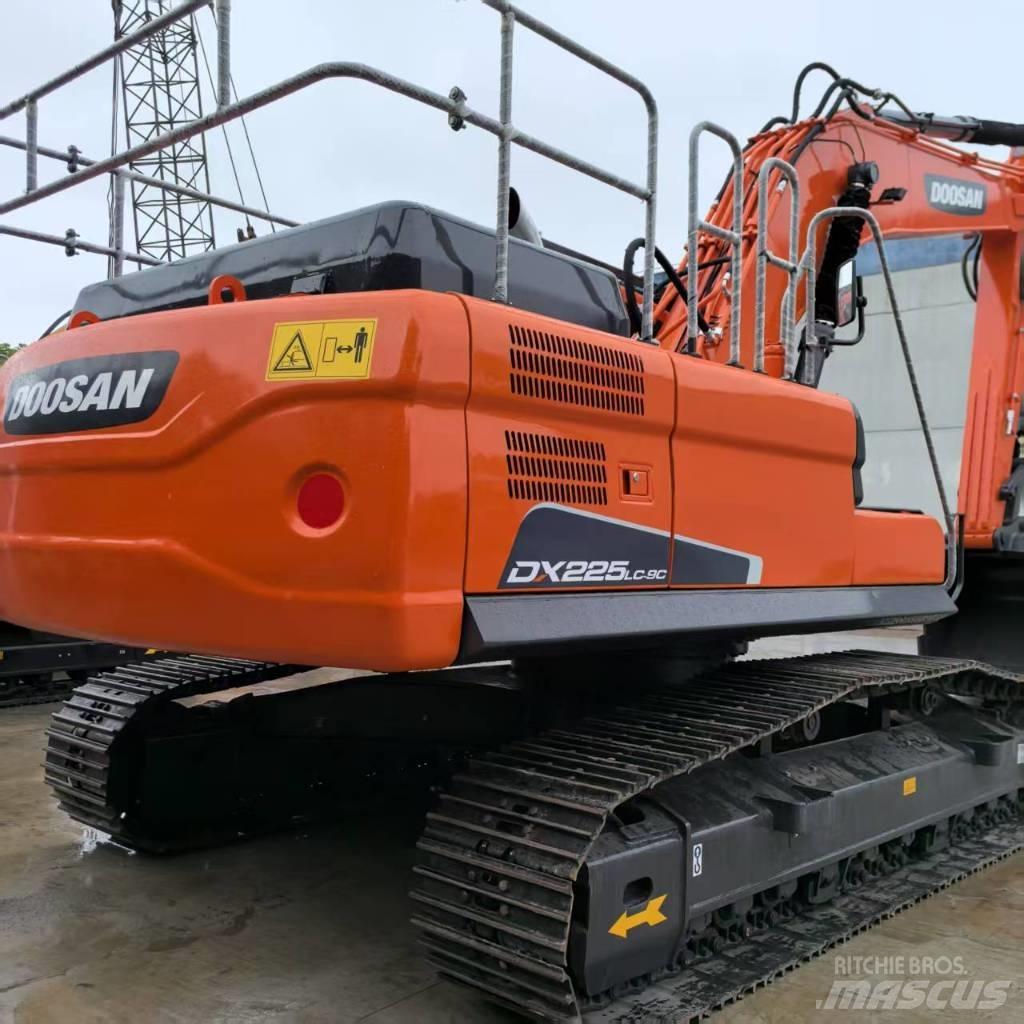 Doosan DX 225 LC 履带挖掘机