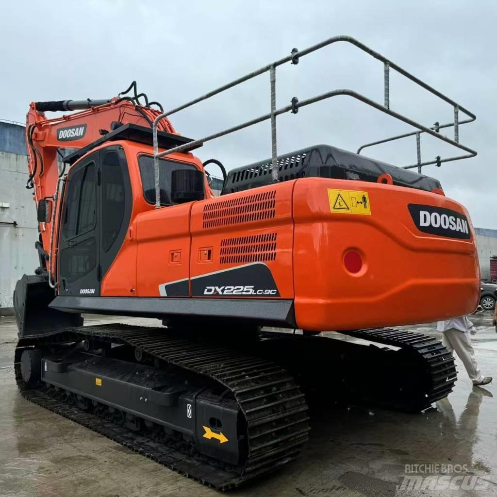 Doosan DX 225 LC 履带挖掘机
