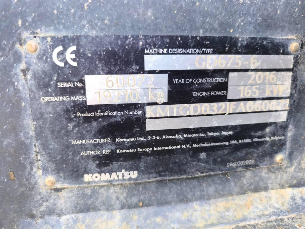 Komatsu GD 675-6 平地机/推土机