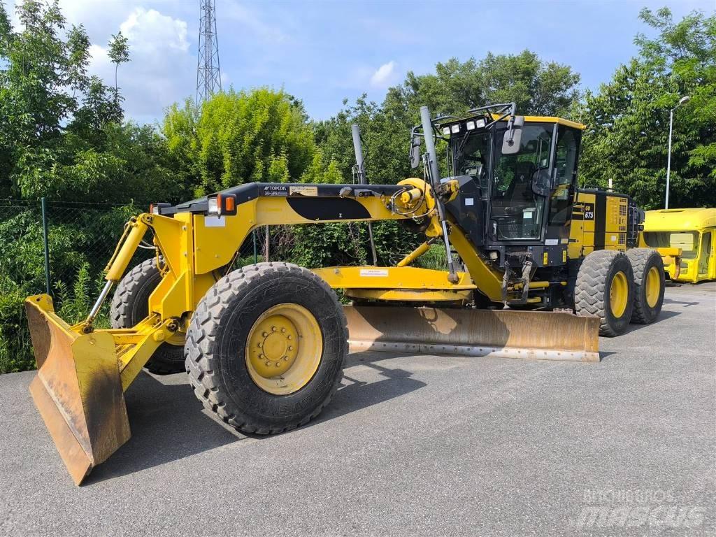 Komatsu GD 675-6 平地机/推土机
