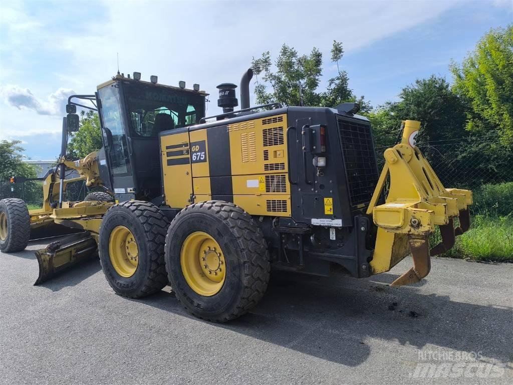 Komatsu GD 675-6 平地机/推土机
