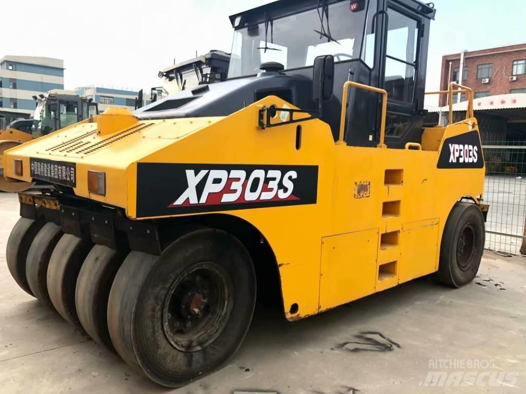 XCMG XP303 胶轮压路机