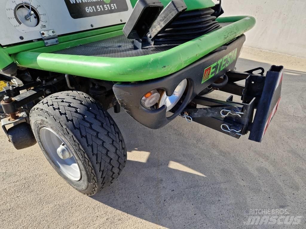 Etesia 124D 装载牵引式割草机