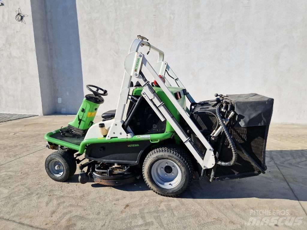 Etesia 124D 装载牵引式割草机