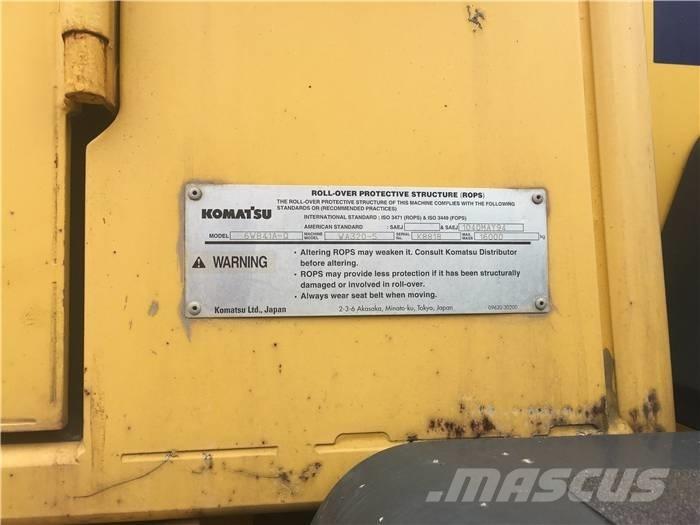 Komatsu WA 320-5 轮式装载机