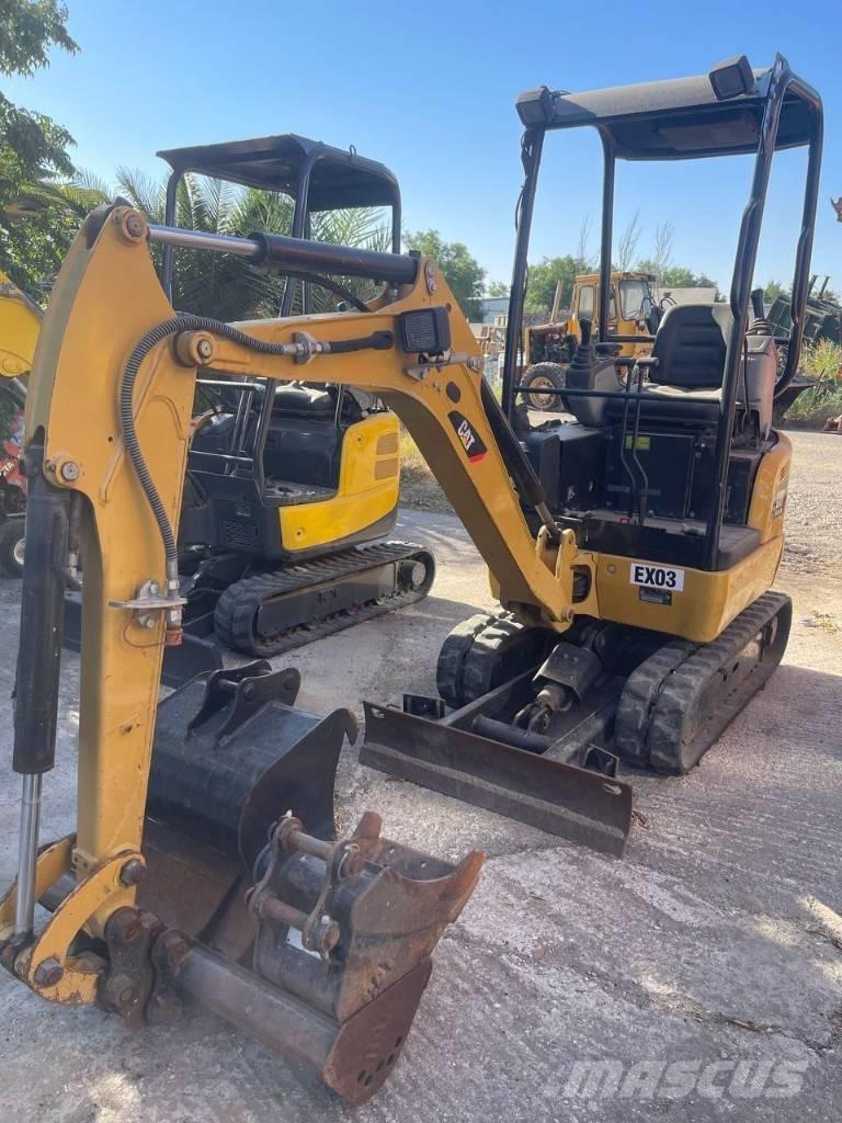 CAT 301.7 CR 小型挖掘机