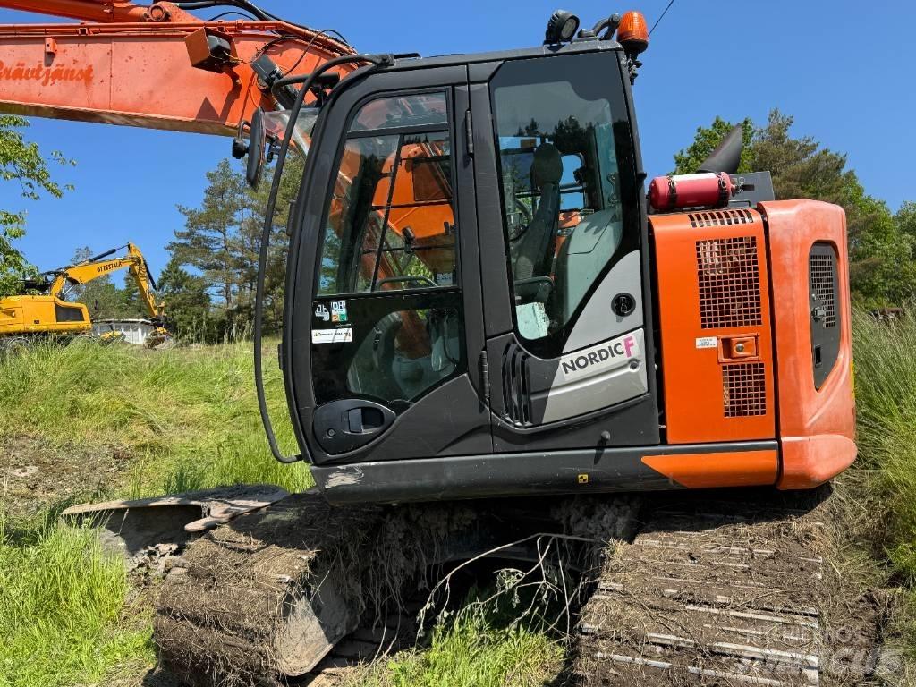 Hitachi ZX135USBL-6 履带挖掘机