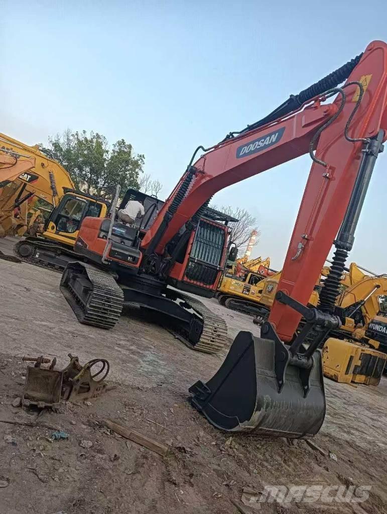 Doosan DX225LC-9C 履带挖掘机