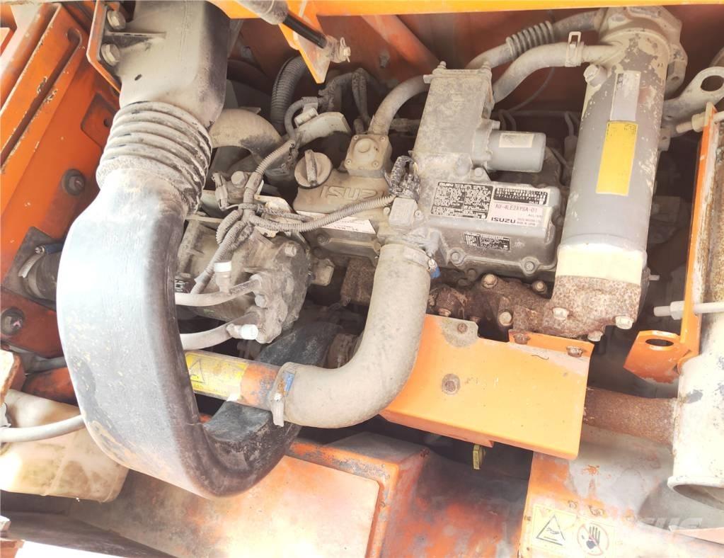Hitachi ZX75US-3 中型挖掘机