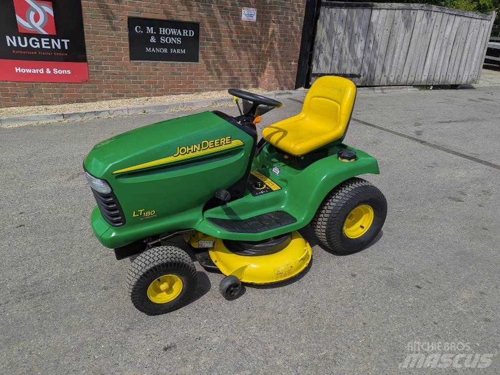 John Deere LT 180 骑乘式割草机