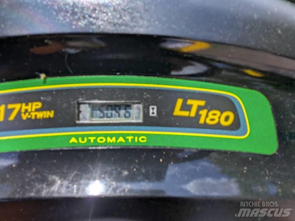 John Deere LT 180 骑乘式割草机