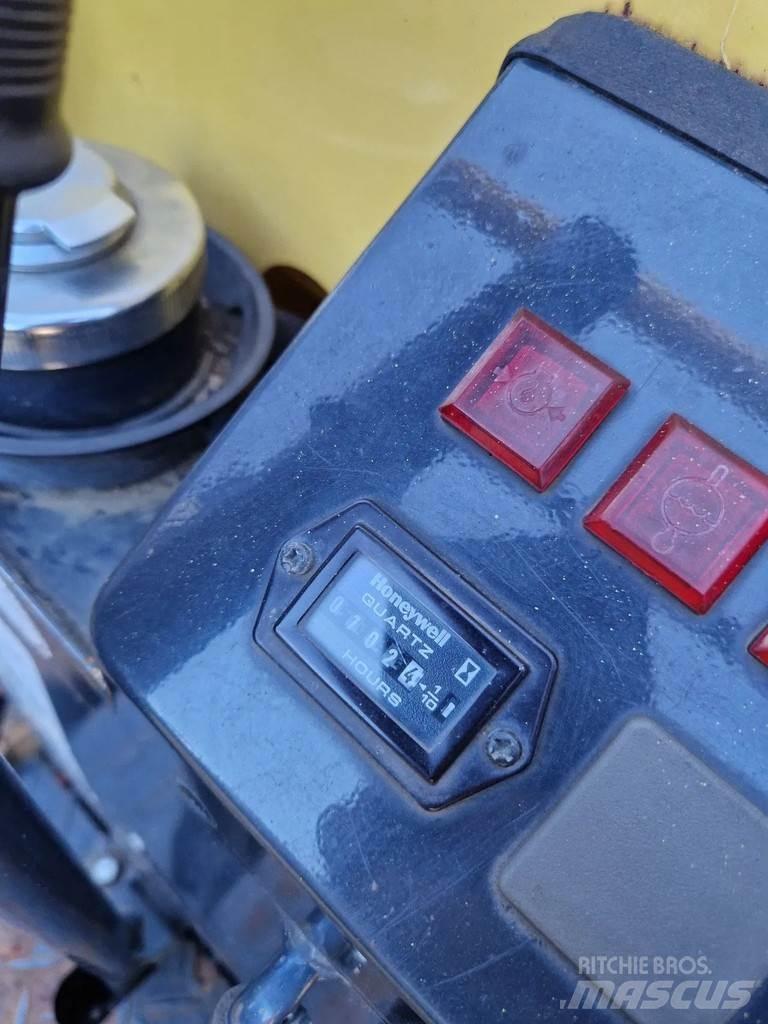 Yanmar C12R-B 履带式自卸车