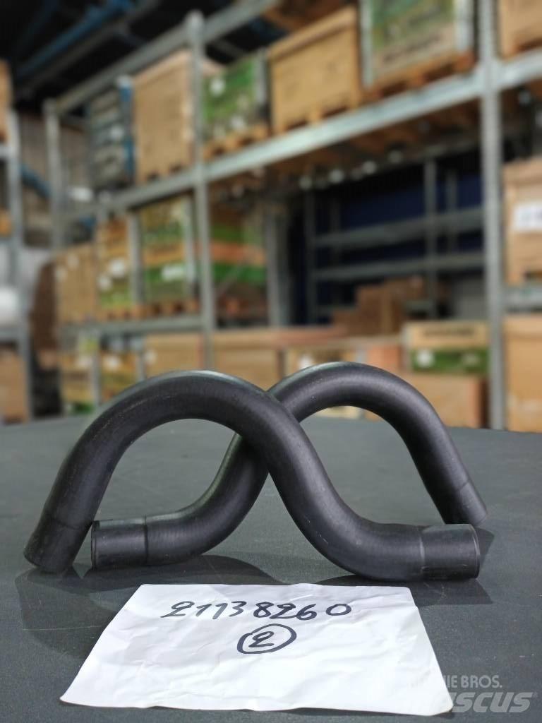 Volvo HOSE 21138260 散热器