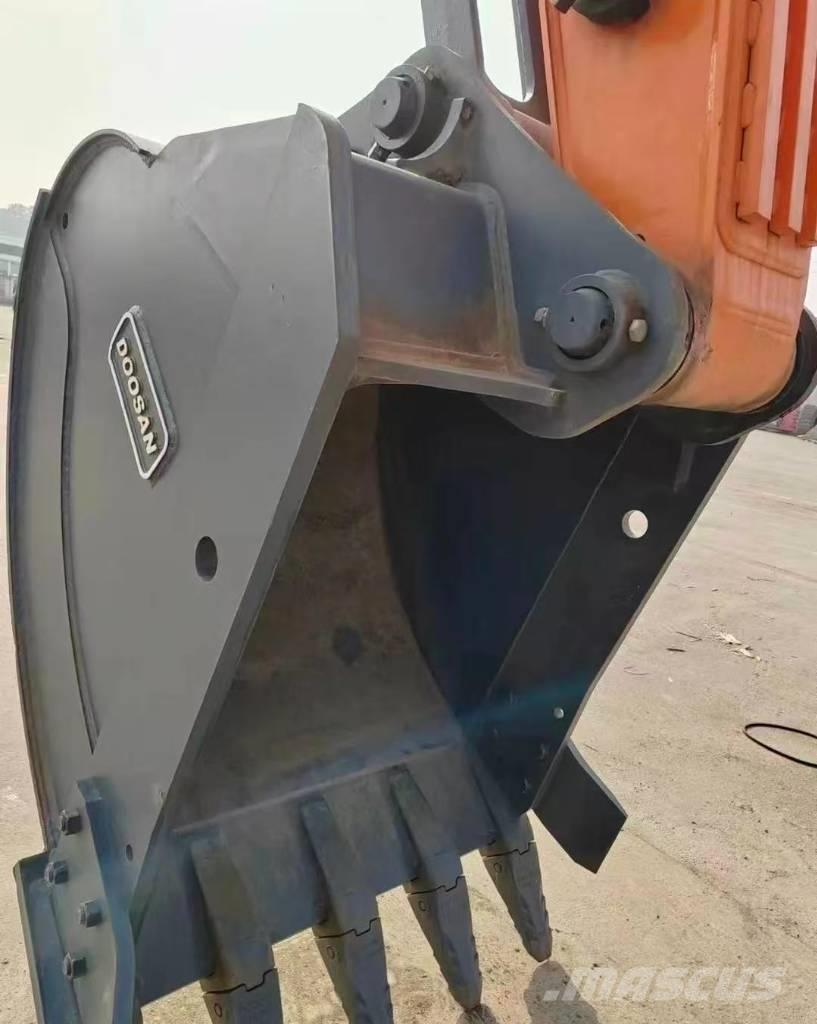 Doosan DX 220 履带挖掘机