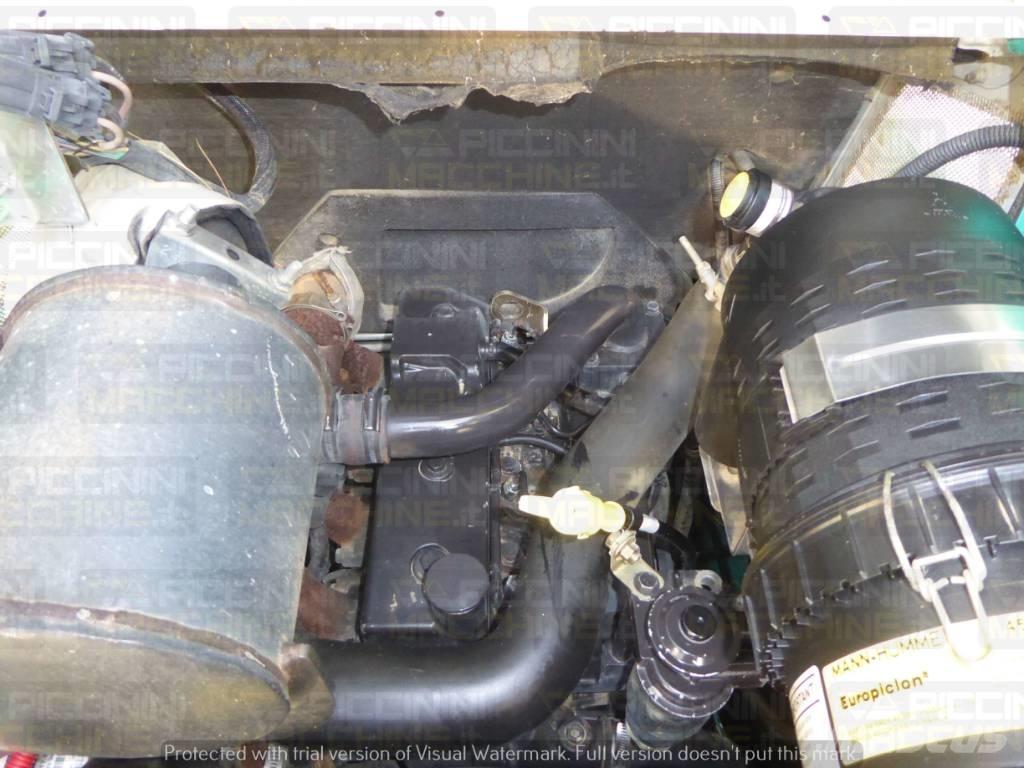 IHI Mustang 2076 滑移装载机