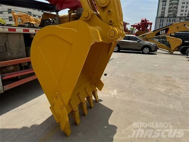 Komatsu PC 220-8 履带挖掘机