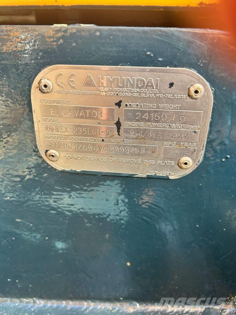 Hyundai 235 LCR-9 收割机