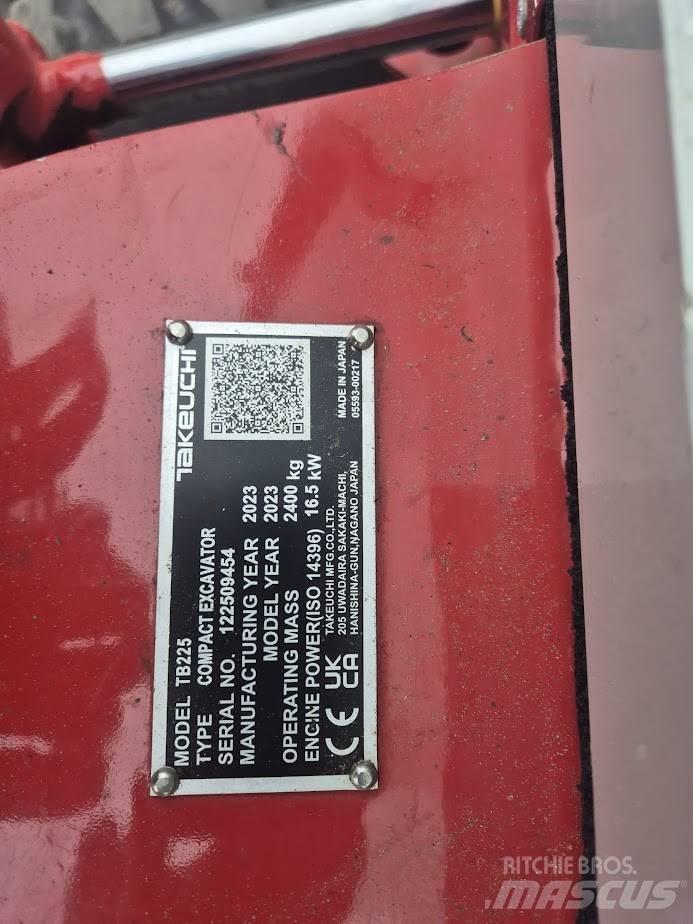 Takeuchi TB 225 小型挖掘机