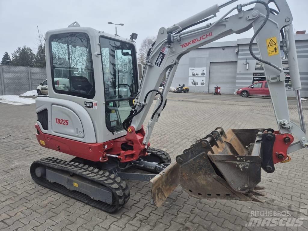 Takeuchi TB 225 小型挖掘机