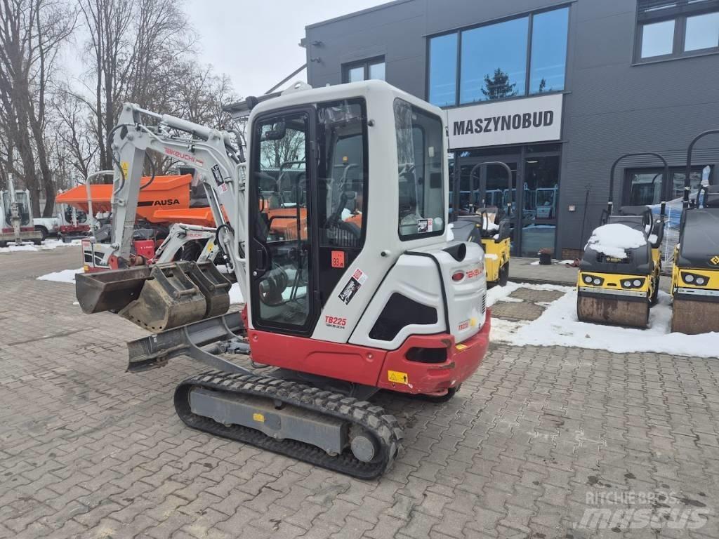 Takeuchi TB 225 小型挖掘机