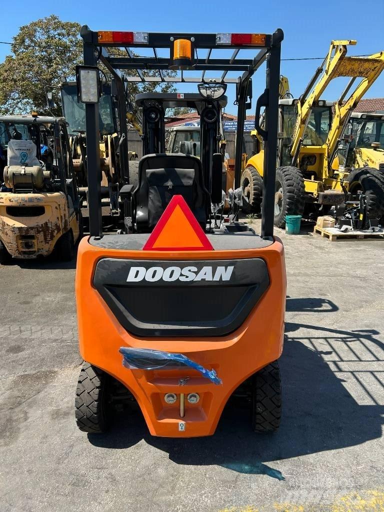 Doosan B 25 NS 电动叉车