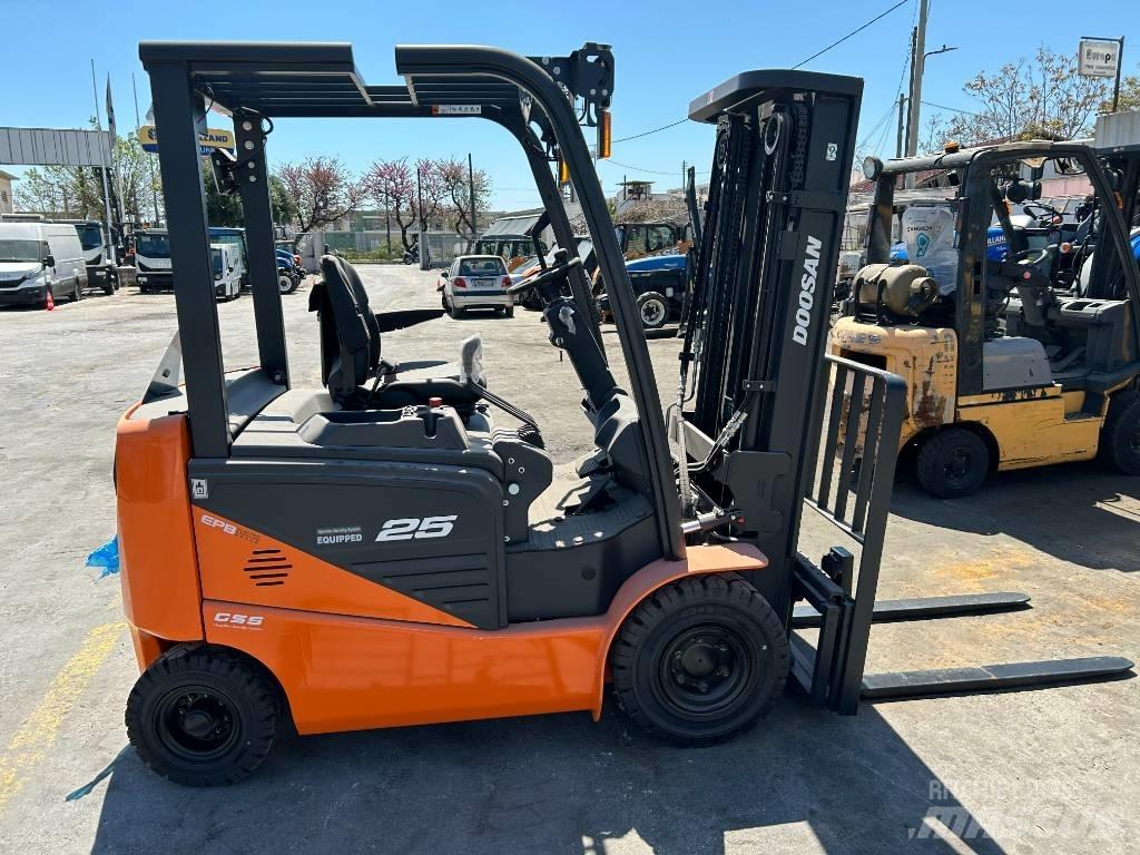 Doosan B 25 NS 电动叉车