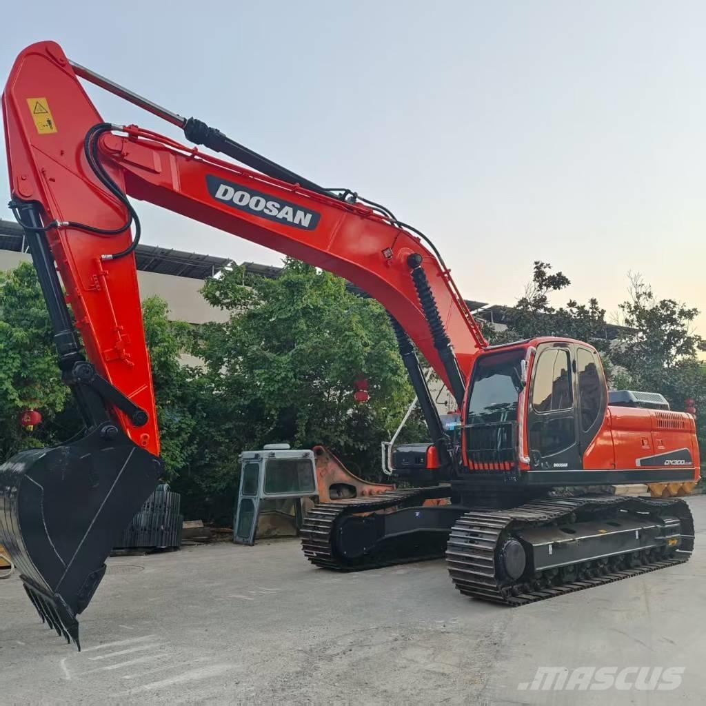 Doosan DX 300 LC 履带挖掘机