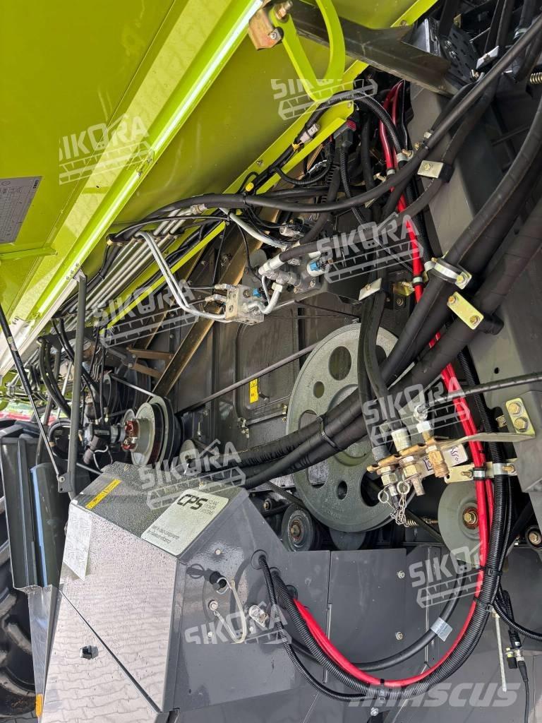 CLAAS Tucano 320 联合收割机
