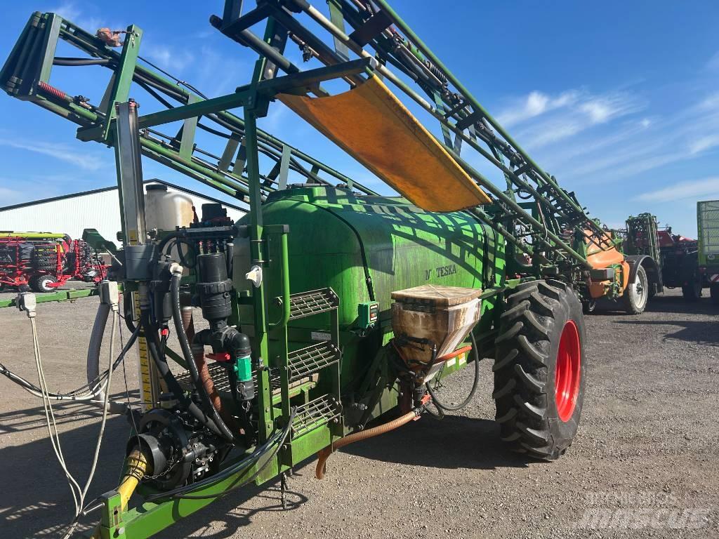 Moteska M2500 牵引式喷雾机