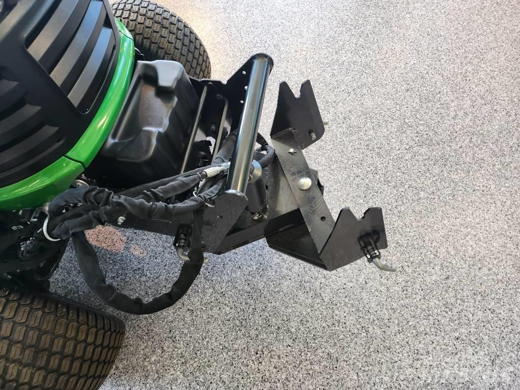 John Deere 950R 骑乘式割草机
