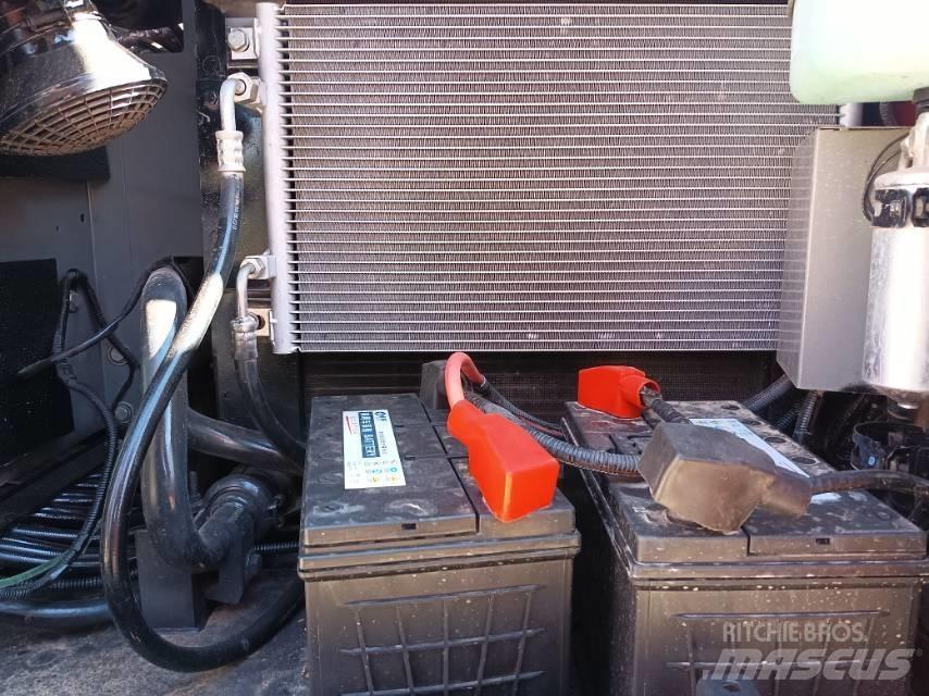 Hitachi ZX 120 中型挖掘机