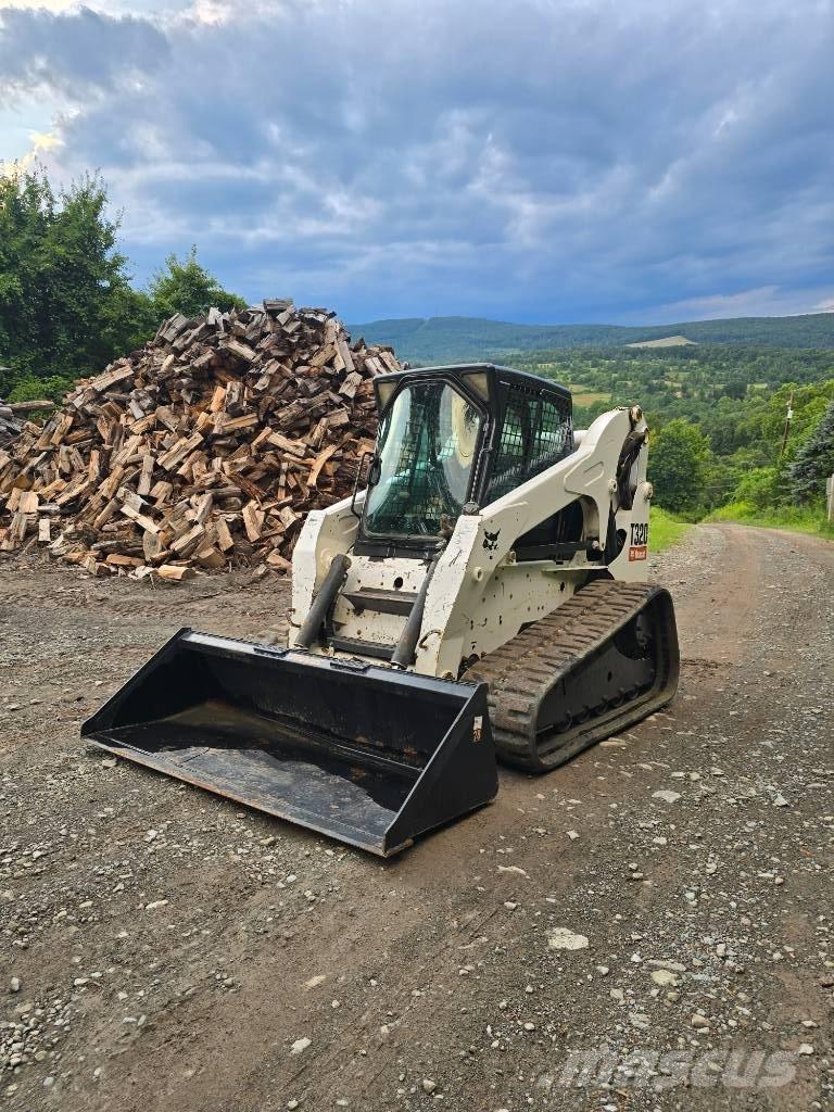 Bobcat T 320 滑移装载机