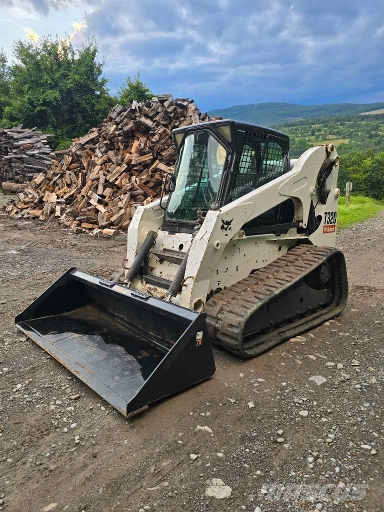 Bobcat T 320 滑移装载机