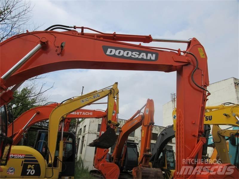 Doosan DX 300 LC 履带挖掘机