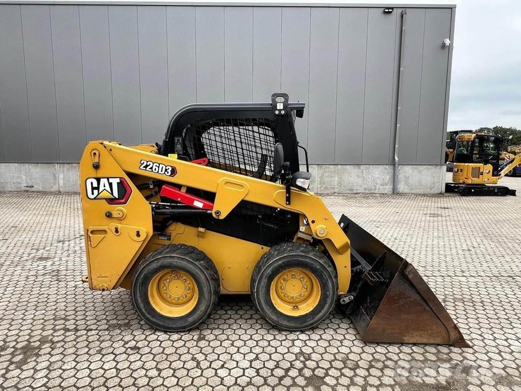 CAT 226D 滑移装载机