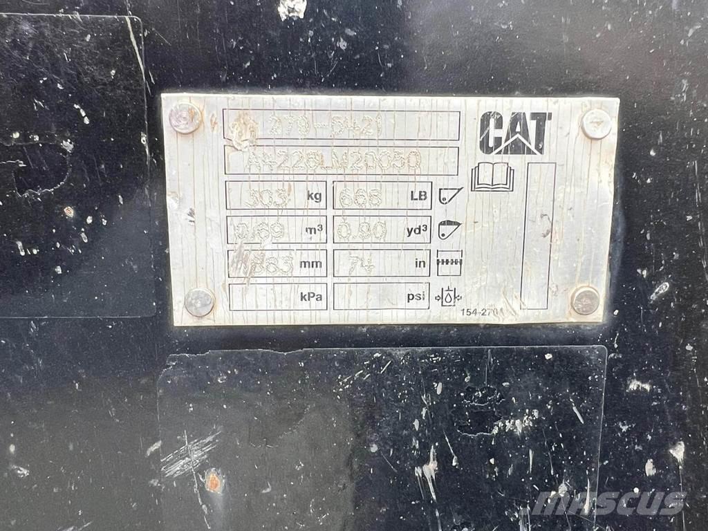 CAT 226D 滑移装载机