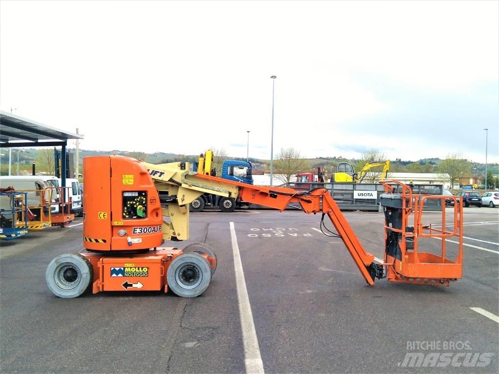 JLG E 300 AJP 曲臂高空工作平台