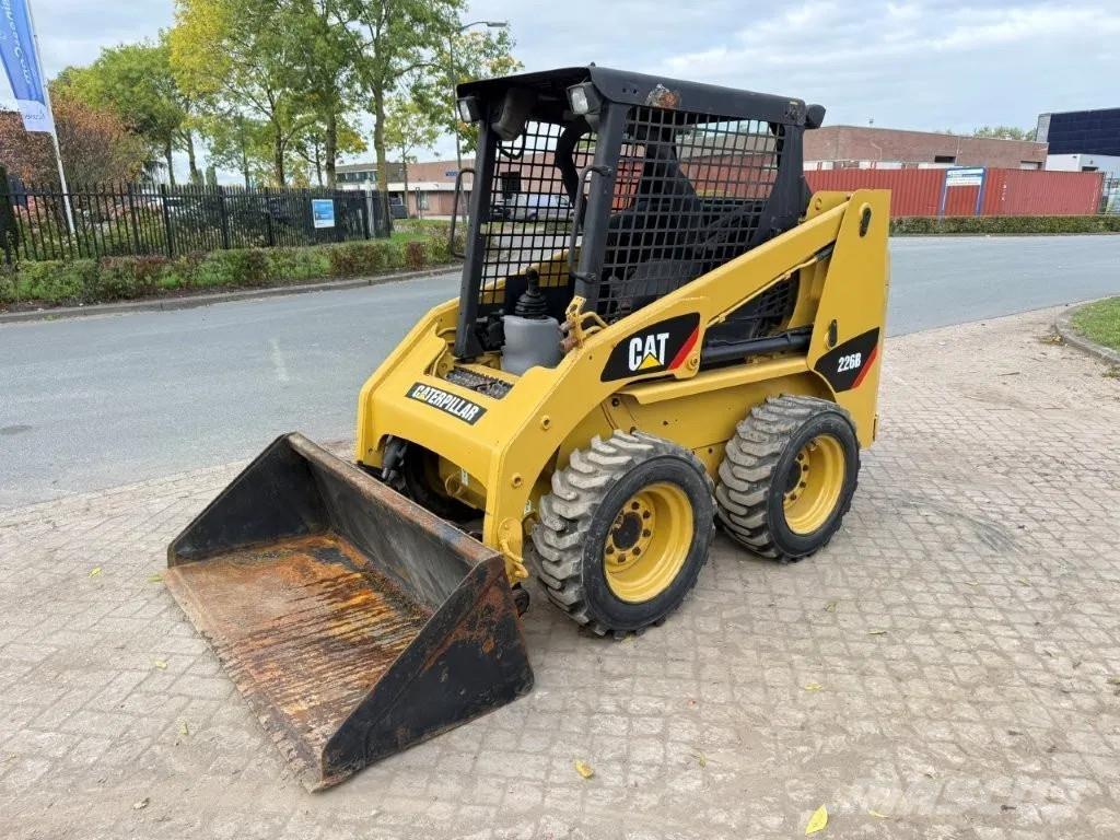 CAT 216B Turbo 滑移装载机
