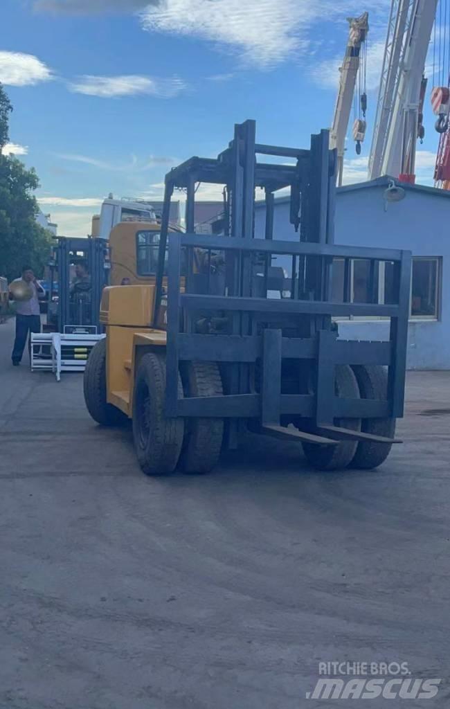 Komatsu 10 Ton 柴油叉车