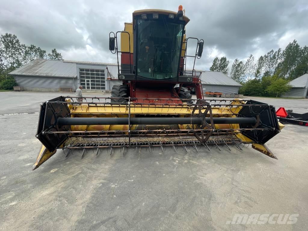 New Holland L520 联合收割机