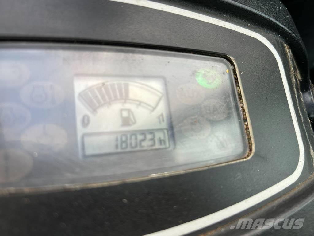 JCB 8026 CTS 小型挖掘机