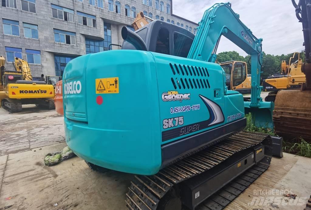 Kobelco SK 75 中型挖掘机