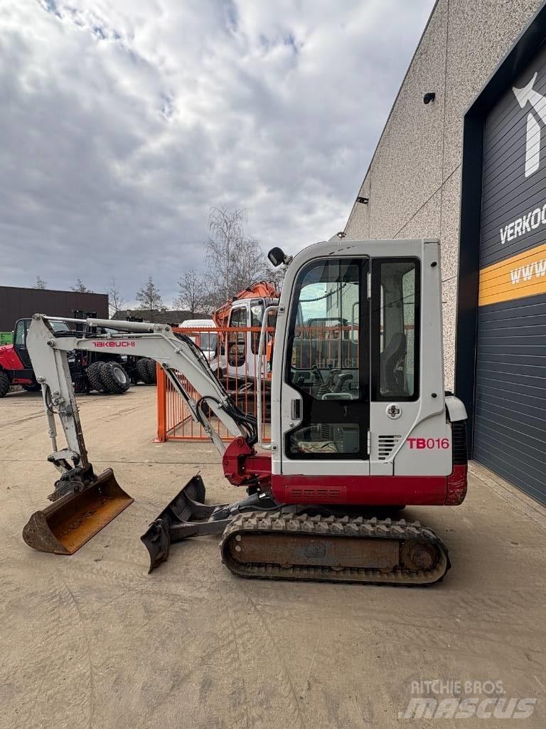 Takeuchi TB016 小型挖掘机